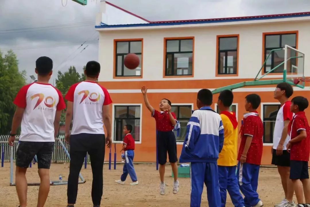 文学院师生赴和龙市福洞镇民光小学开展三下乡教育扶贫关爱活动